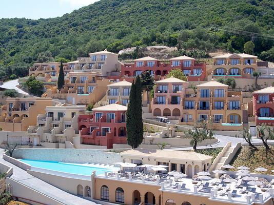 Marbella Nido Hotel - pogled na objekat sa mora.jpg