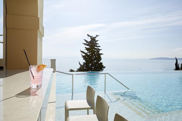 Marbella Nido Hotel - ulaz u bazen.jpg
