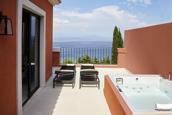 Marbella Nido Hotel - whirpool na balkonu.jpg