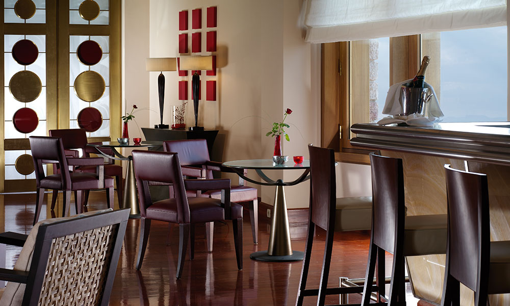 Hotel Amphitryon Onyx bar.jpg