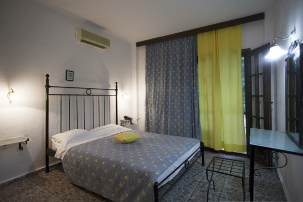 Mariva Bungalows - francuski lezaj.jpg