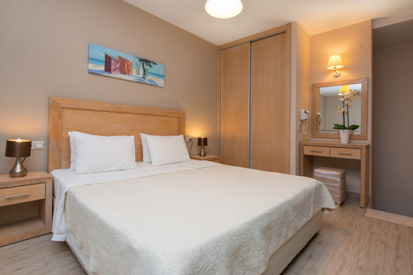 Mary_s residence suites - francuski ležaj.jpg