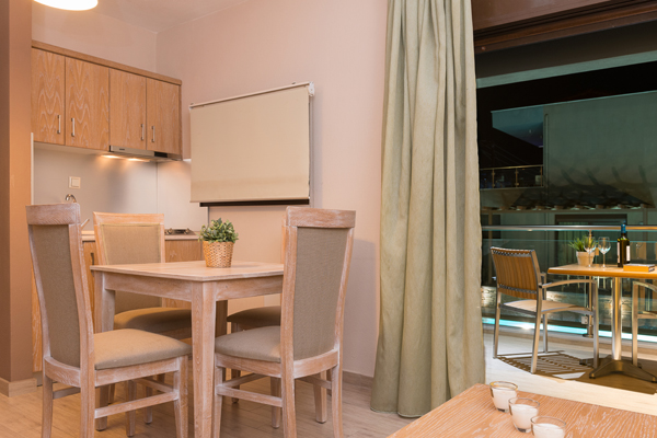 Mary_s residence suites - pogled ka balkonu.jpg