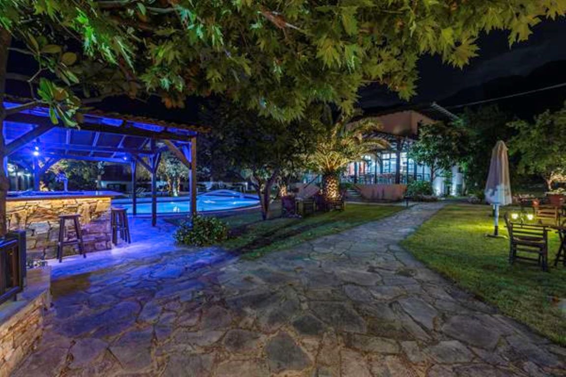 Natasa Hotel - Thassos bašta.jpg