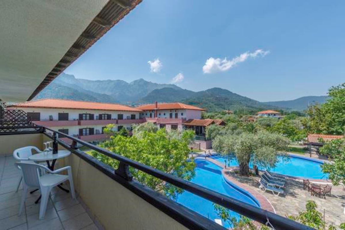 Natasa Hotel - Thassos pogled na kompleks.jpg