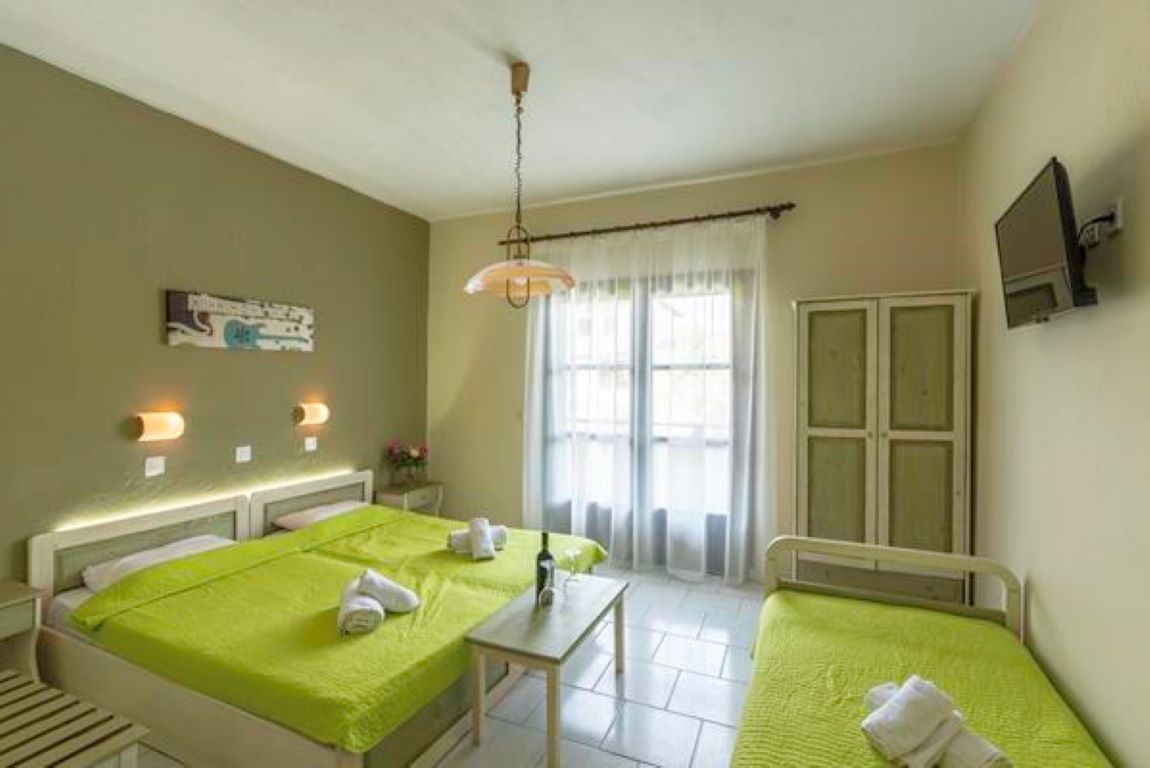 Natasa Hotel - Thassos standard soba.jpg