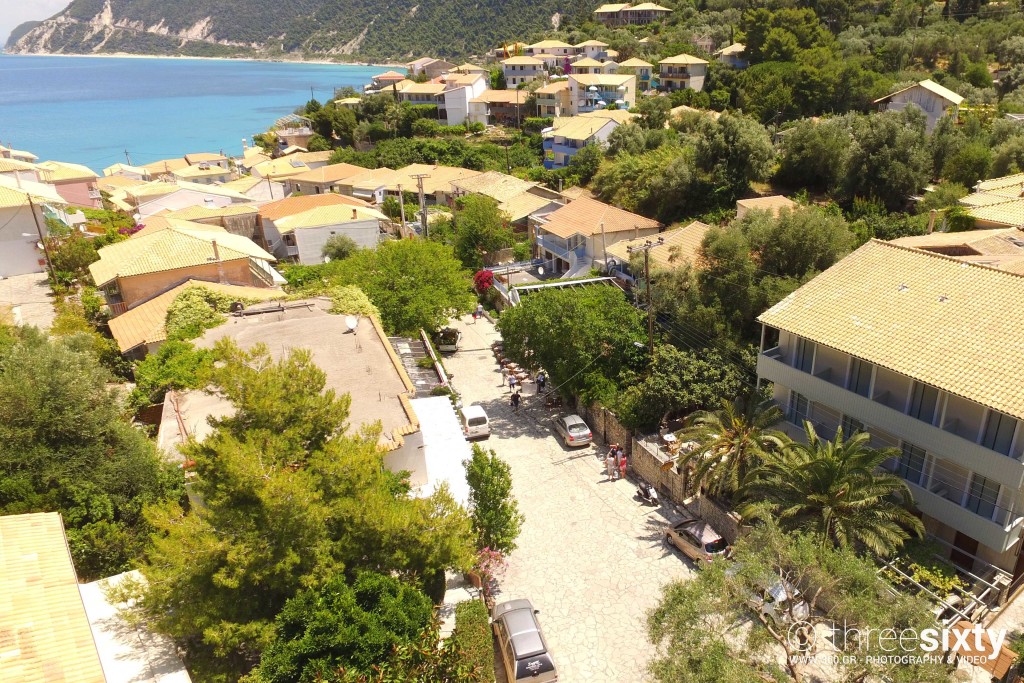 Nefeli hotel - Agios Nikitas - put do plaže.jpg