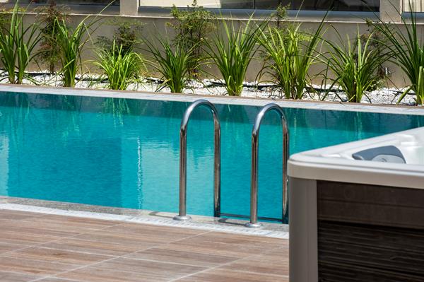 Notos deluxe suites - pogled na bazen.jpg
