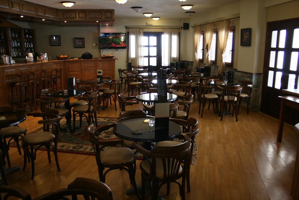 Hotel Anamar bar.jpg