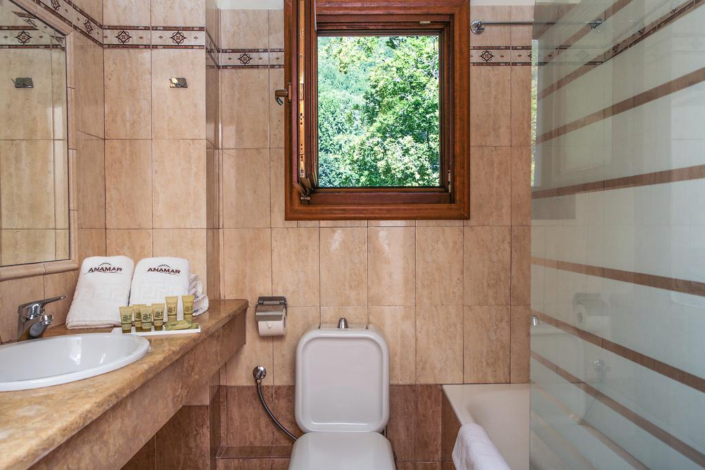 Hotel Anamar bathroom.jpg