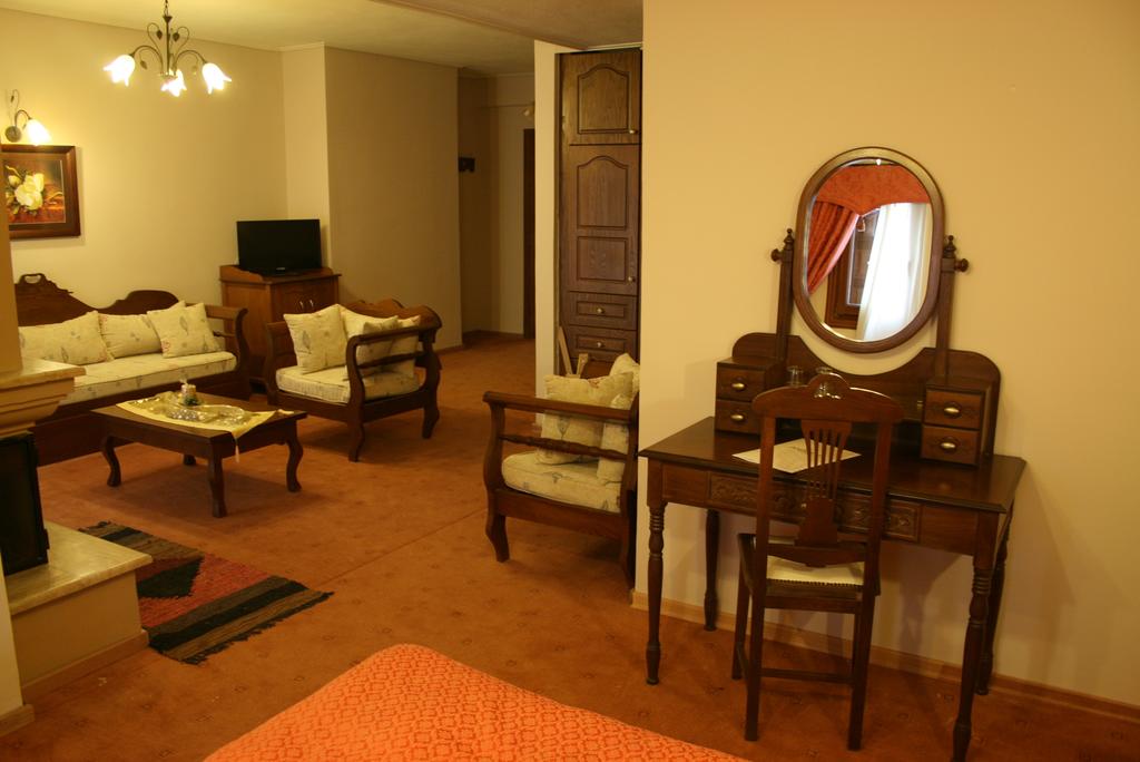 Hotel Anamar executive suite 1.jpg
