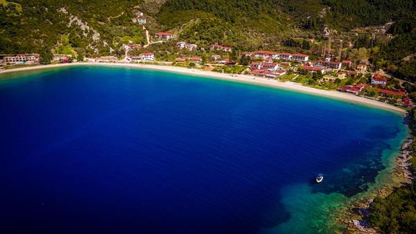 Panormos Beach - plaza mesta iz vazduha.jpg