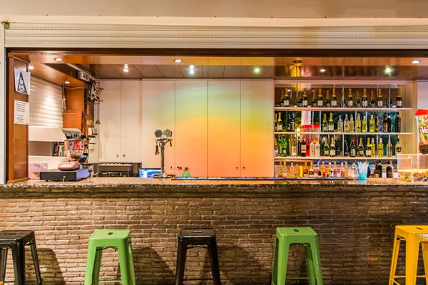 Perkes Hotel Complex - bar stolice.jpg