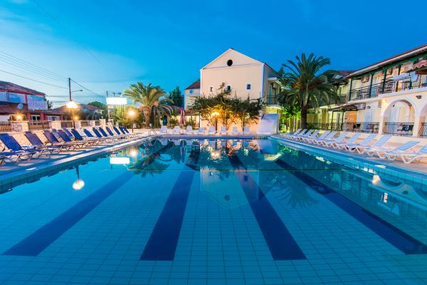 Perkes Hotel Complex - bazen uvece.jpg