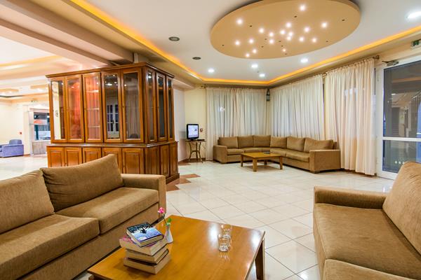 Perkes Hotel Complex - lobi.jpg