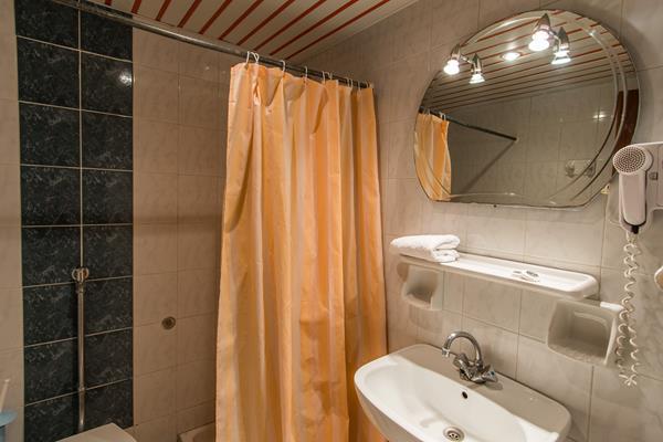 Perkes Hotel Complex - ogledalo u kupatilu.jpg