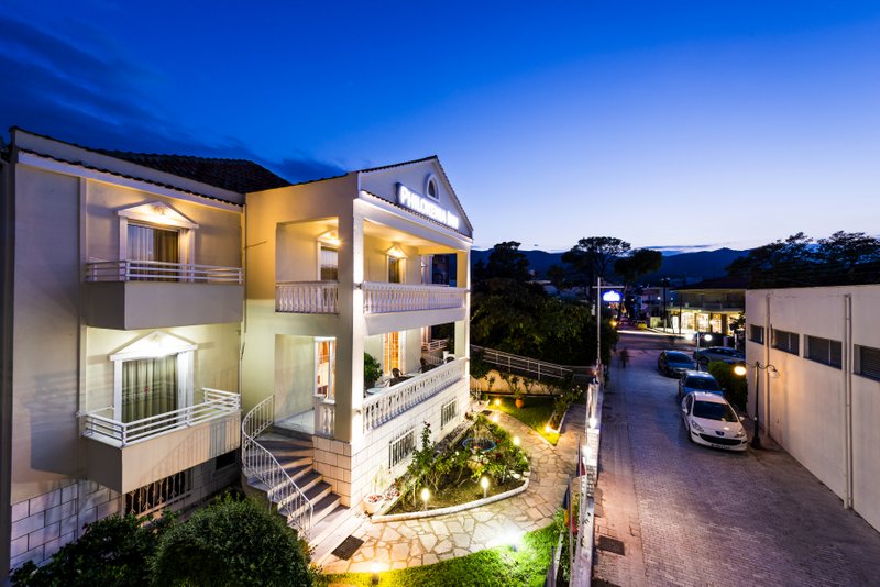 Hotel Philoxenia Inn- prilaz hotelu.jpg