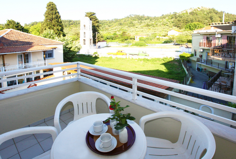 Philoxenia Inn - pogled sa terase.jpg