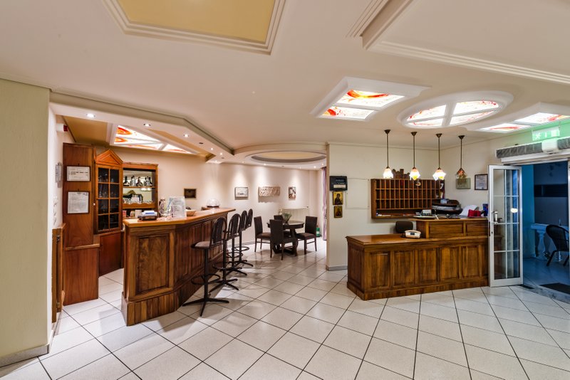 Philoxenia Inn hotel - bar i recepcija.jpg