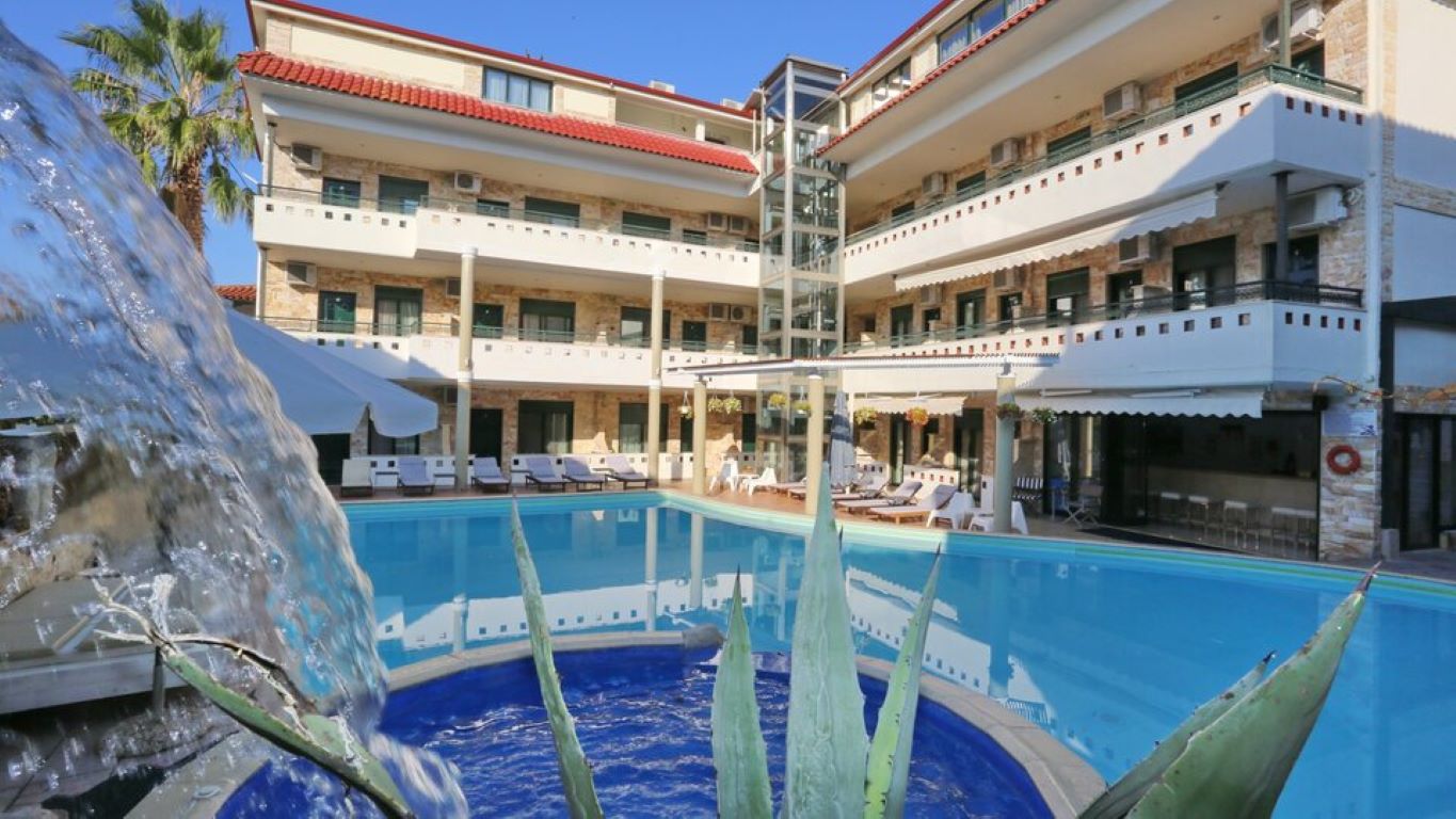 Hotel Philoxenia-Spoljasnji bazen.jpg