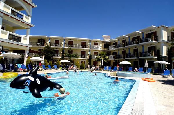 Plaza Pallas hotel - bazen i objekat.jpg