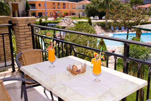 Plaza Pallas hotel - pogled sa balkona.jpg