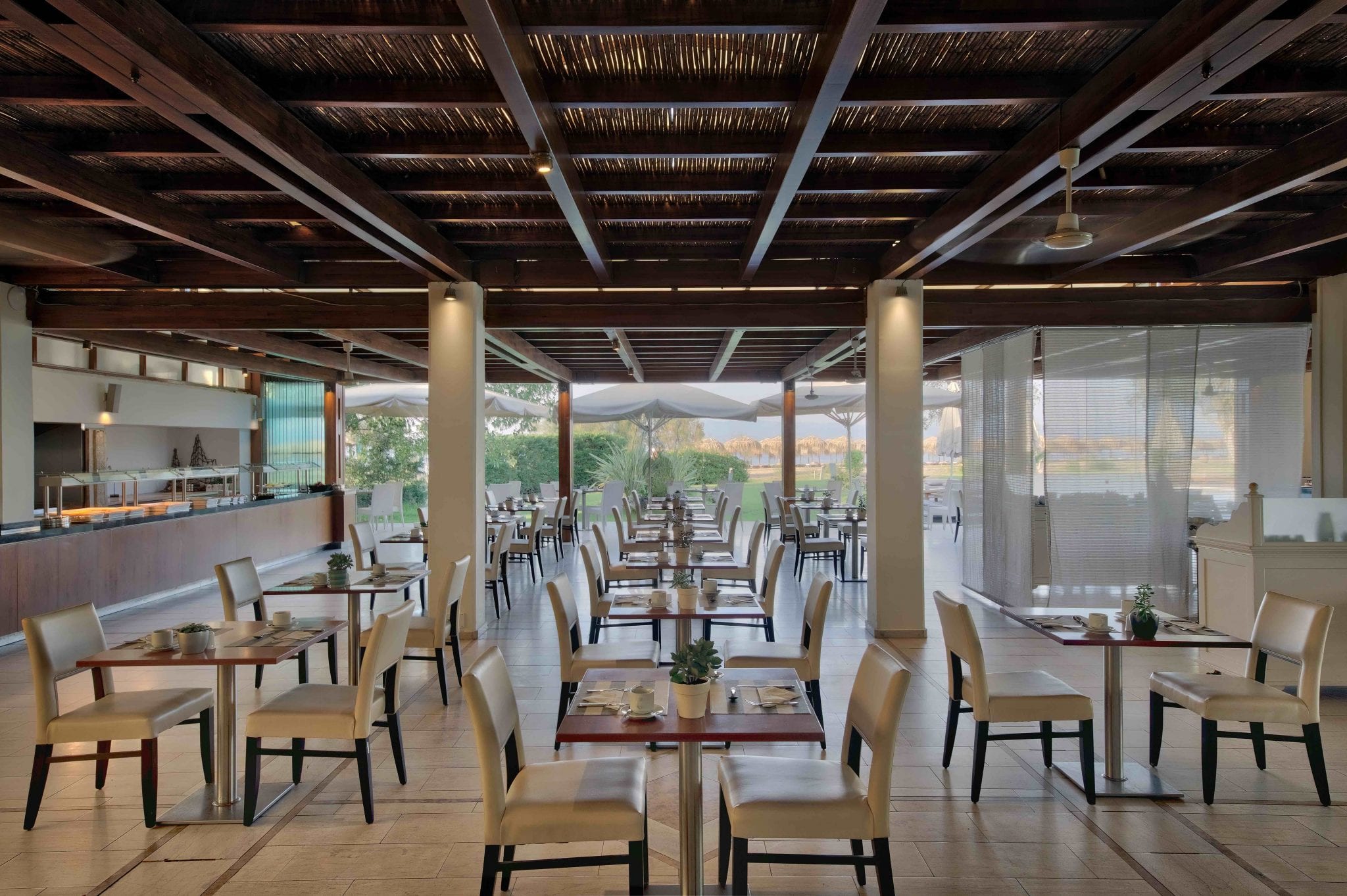 Princes resort Skiathos - prostor restorana.jpg