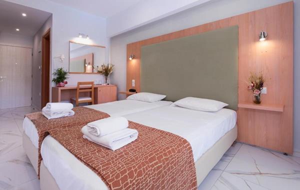 Hotel Punta - lezajevi iz drugog ugla.jpg