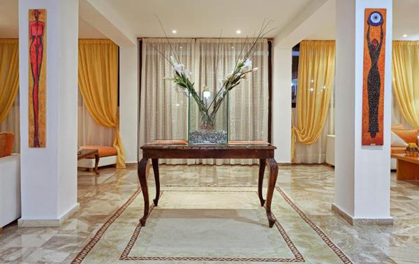 Hotel Punta - lobi.jpg