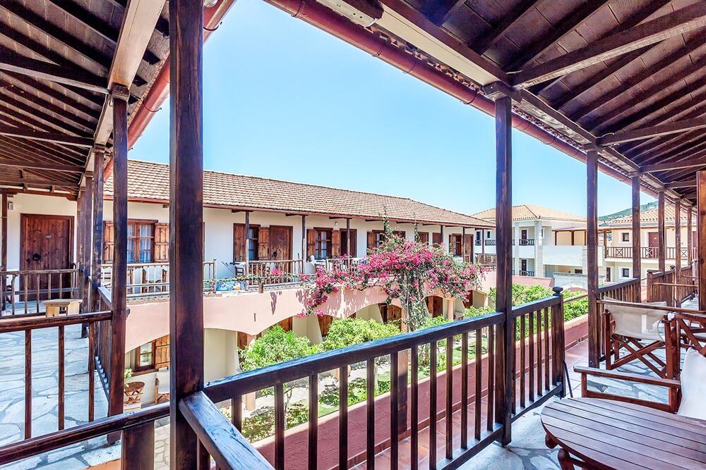 Hotel Rigas - izgled spolja iz drugog ugla.jpg