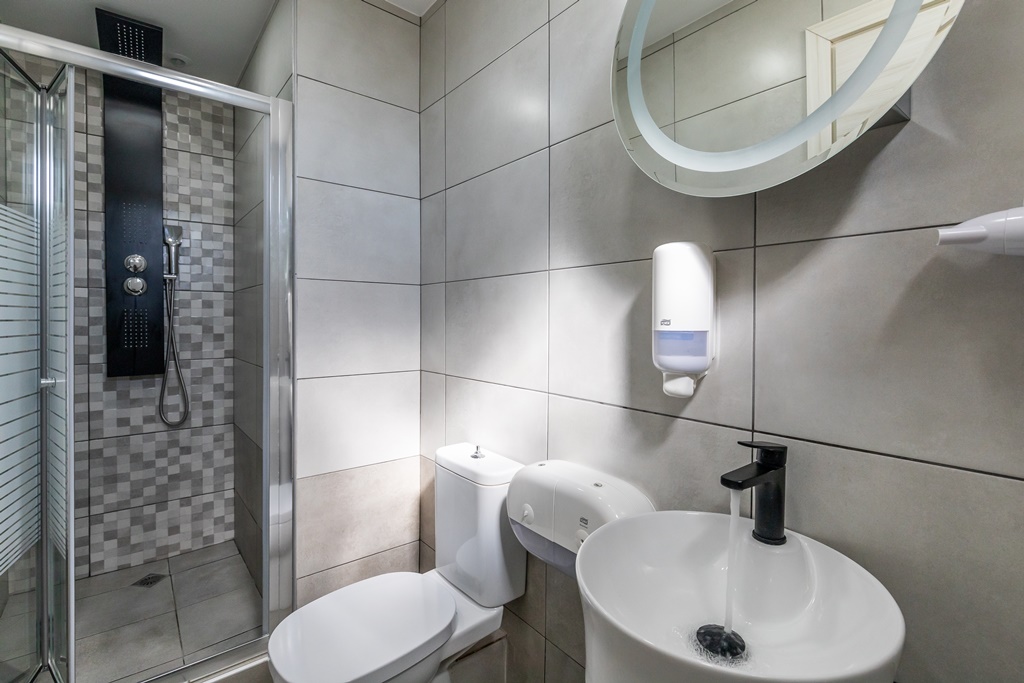 Hotel Rigas - kupatilo drugi ugao.jpg