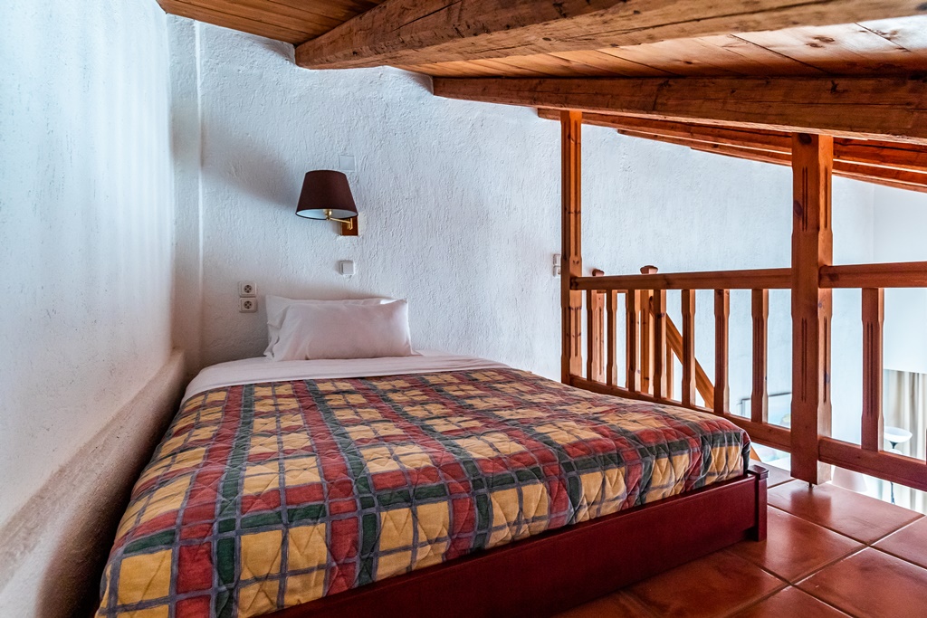 Hotel Rigas - lezaj na spratu mezonete.jpg