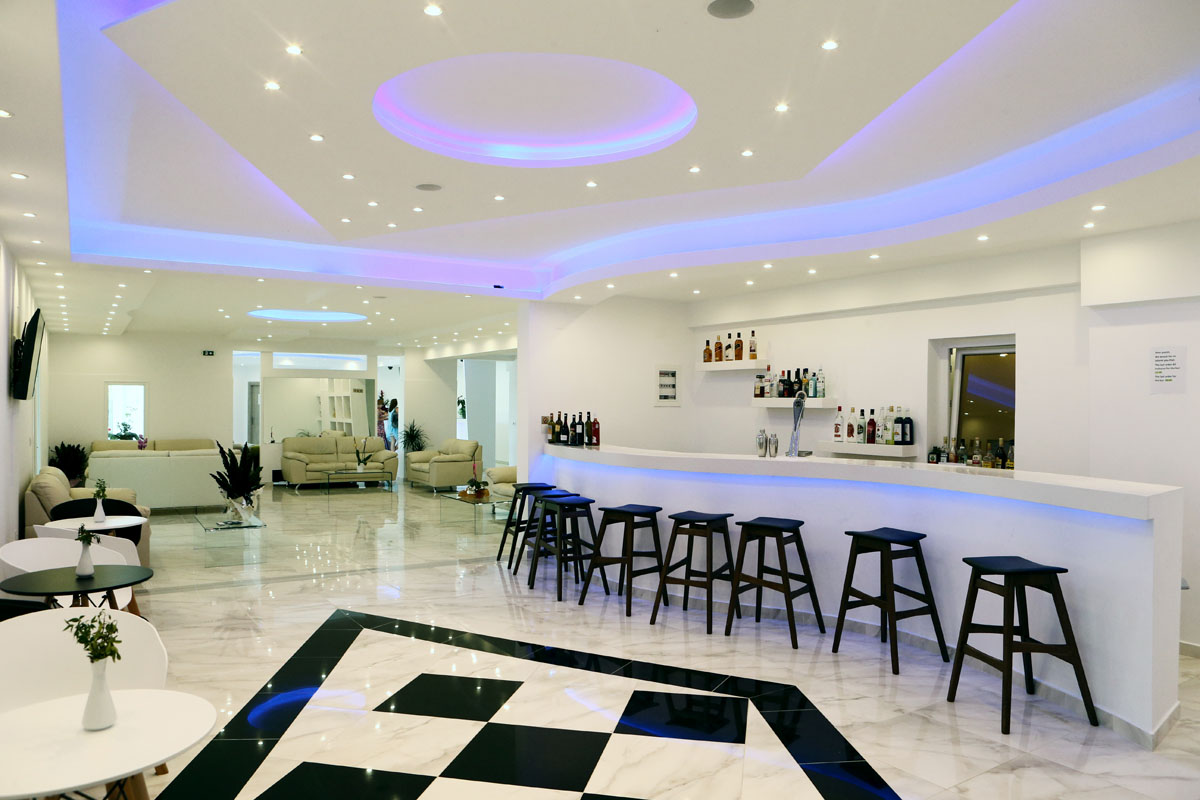 Saint George Palace Hotel-Lobby bar.jpg
