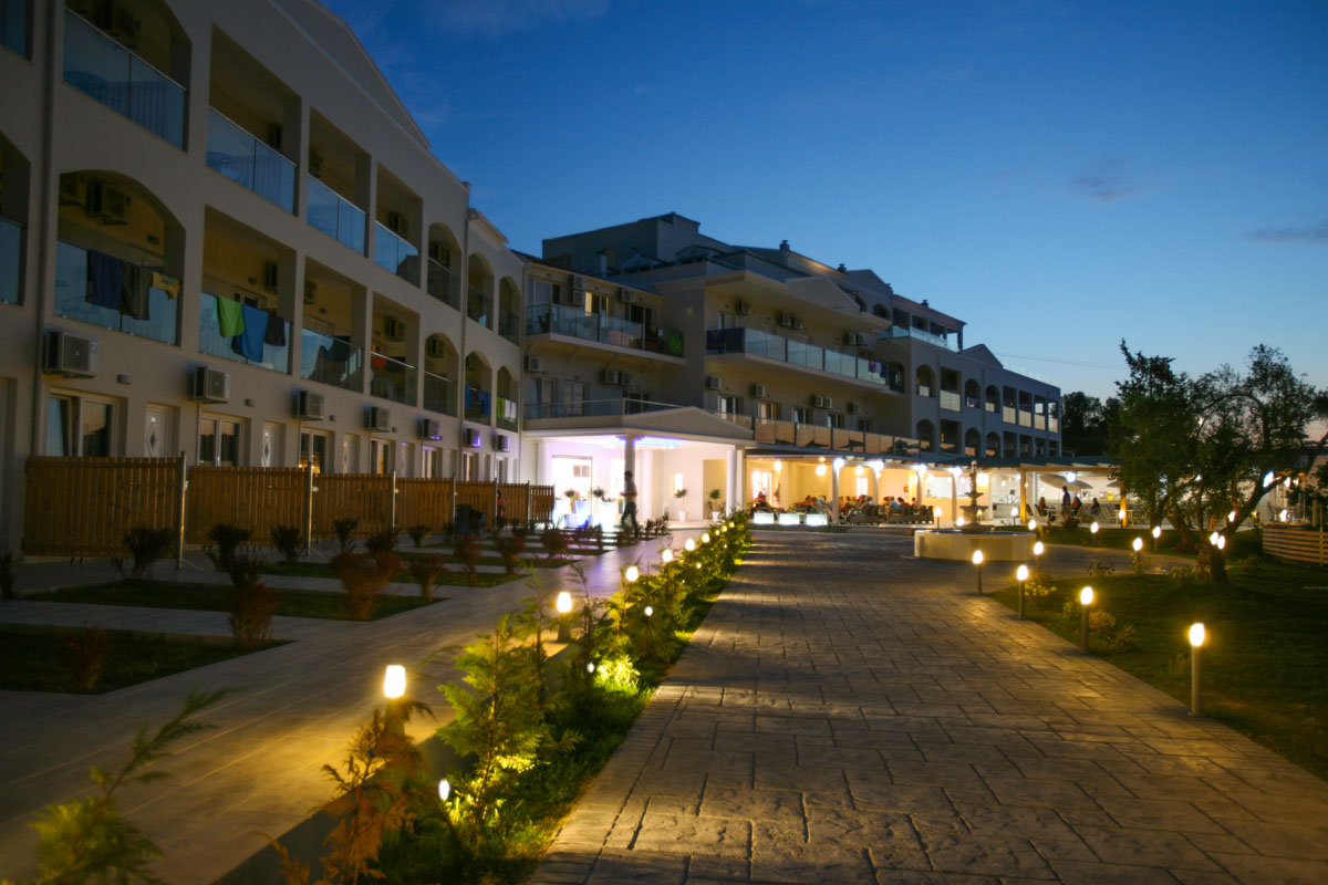 Saint George Palace Hotel-Nocni izgled.jpg