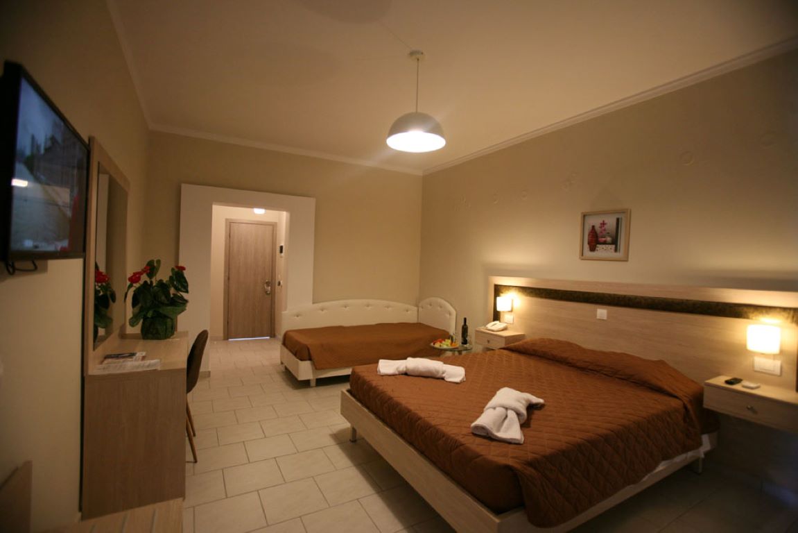 Saint George Palace Hotel-Standardna soba.jpg