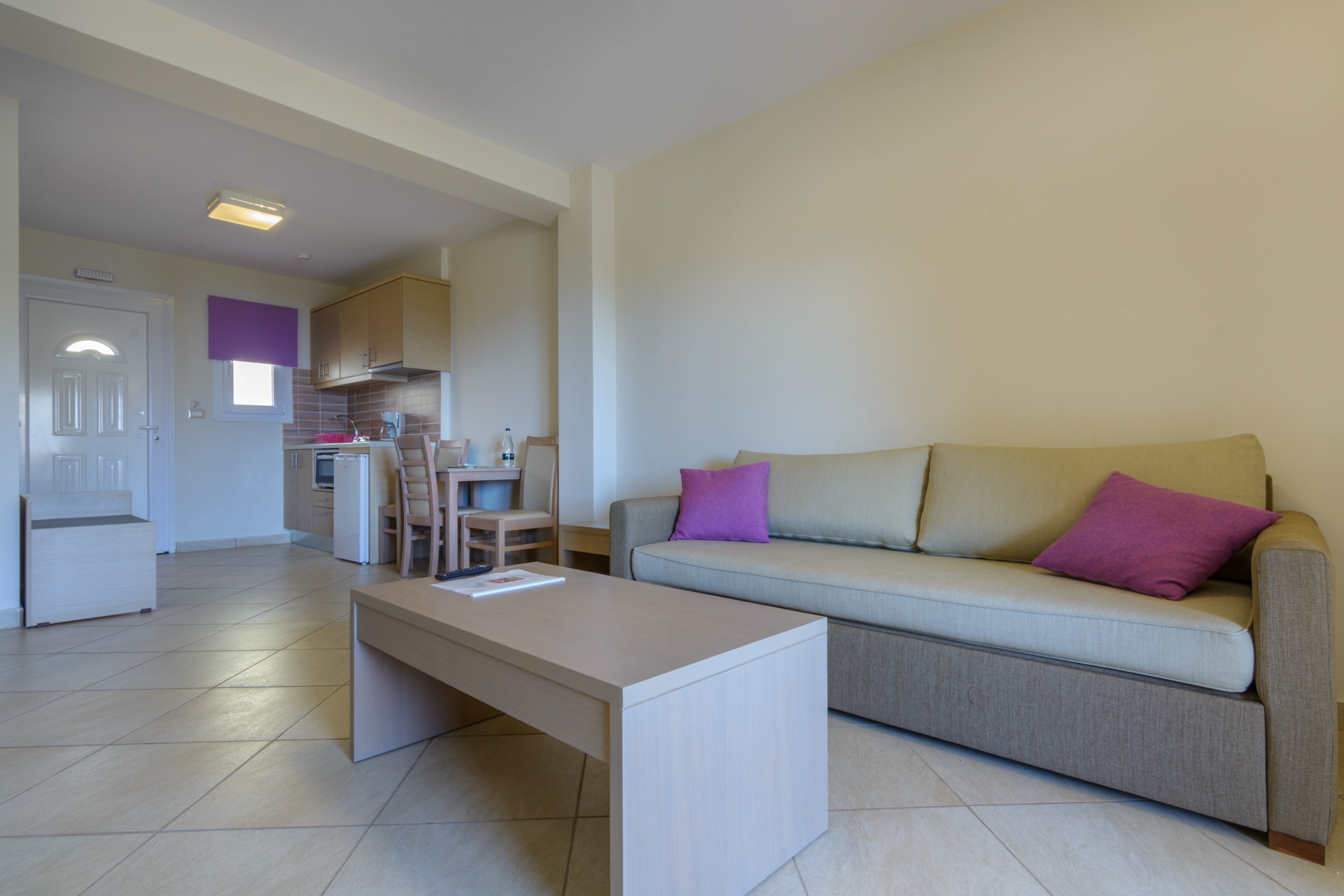 Sea View Resort - deo za sedenje u sobi.jpg