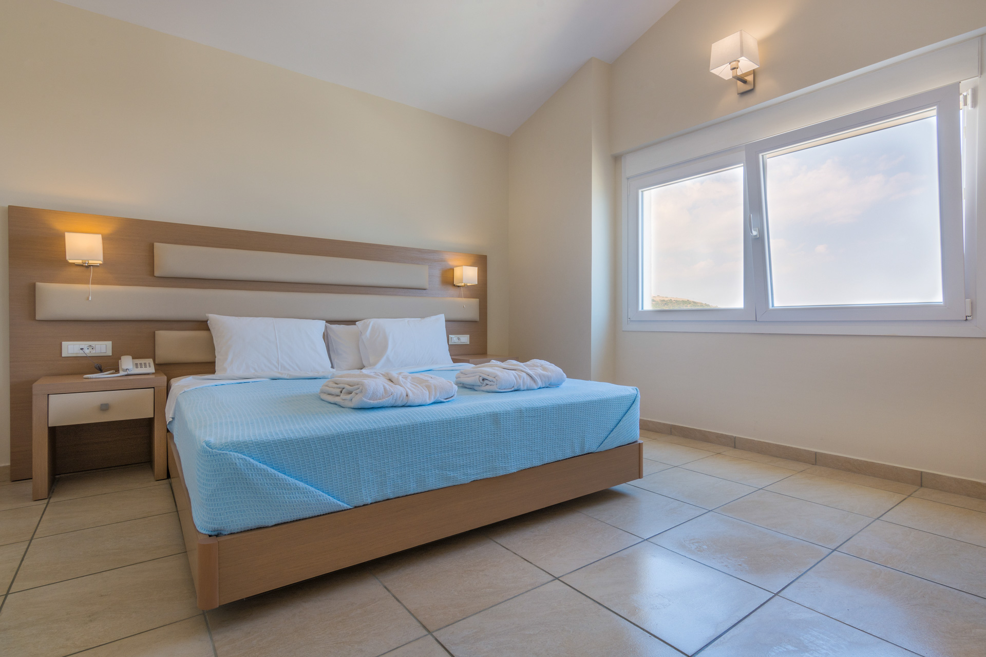 Sea View Resort - francuski lezaj drugi ugao.jpg