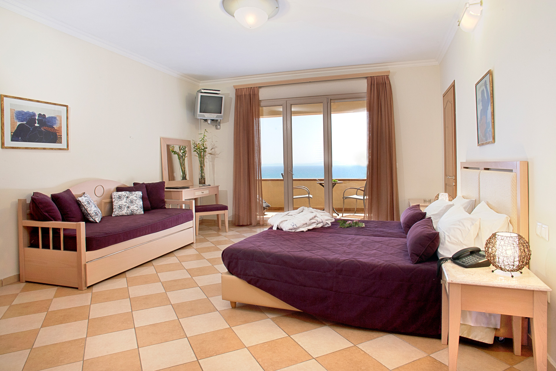 Sea View Resort - francuski lezaj i sofa.jpg