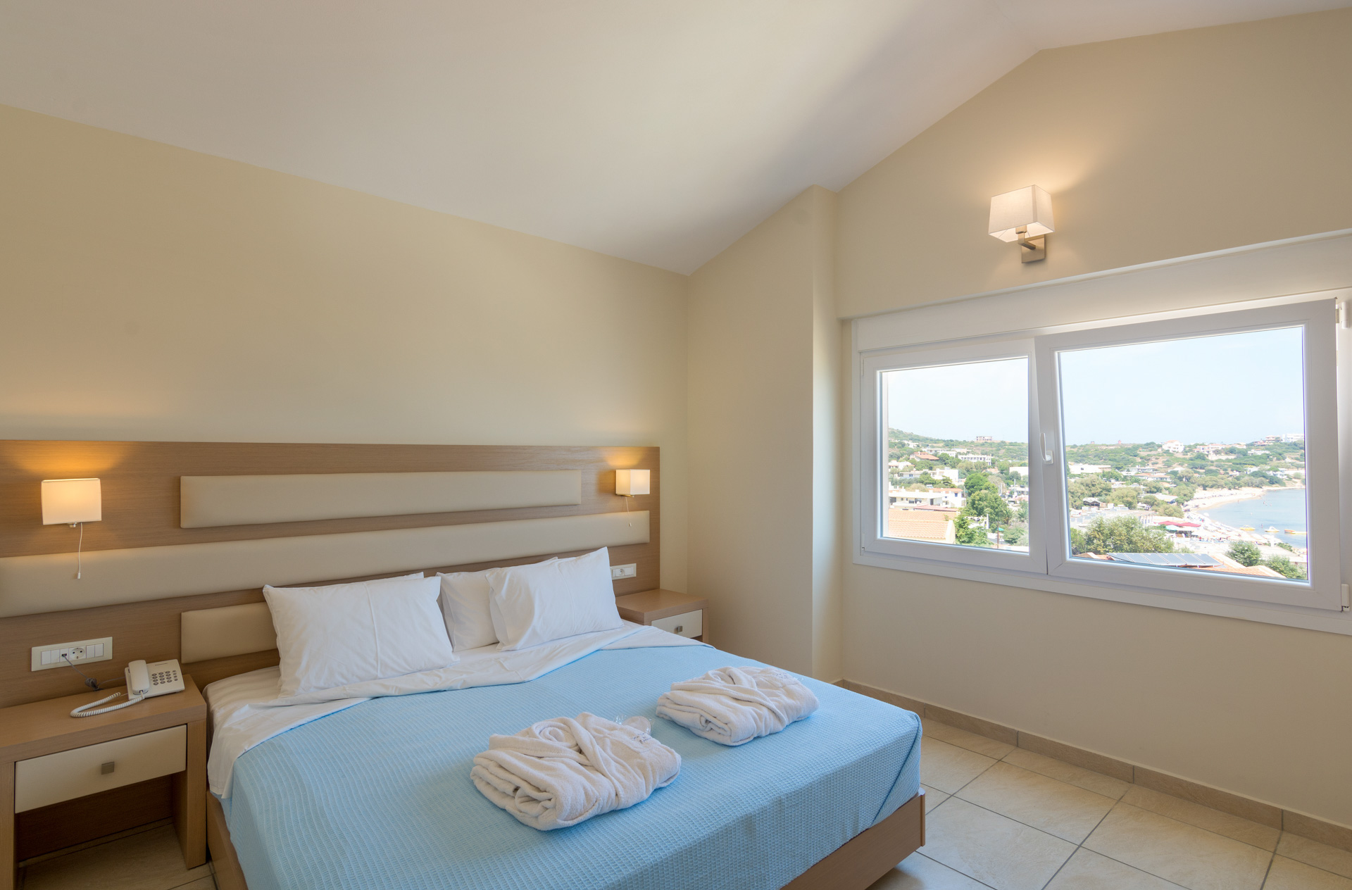 Sea View Resort - francuski lezaj.jpg