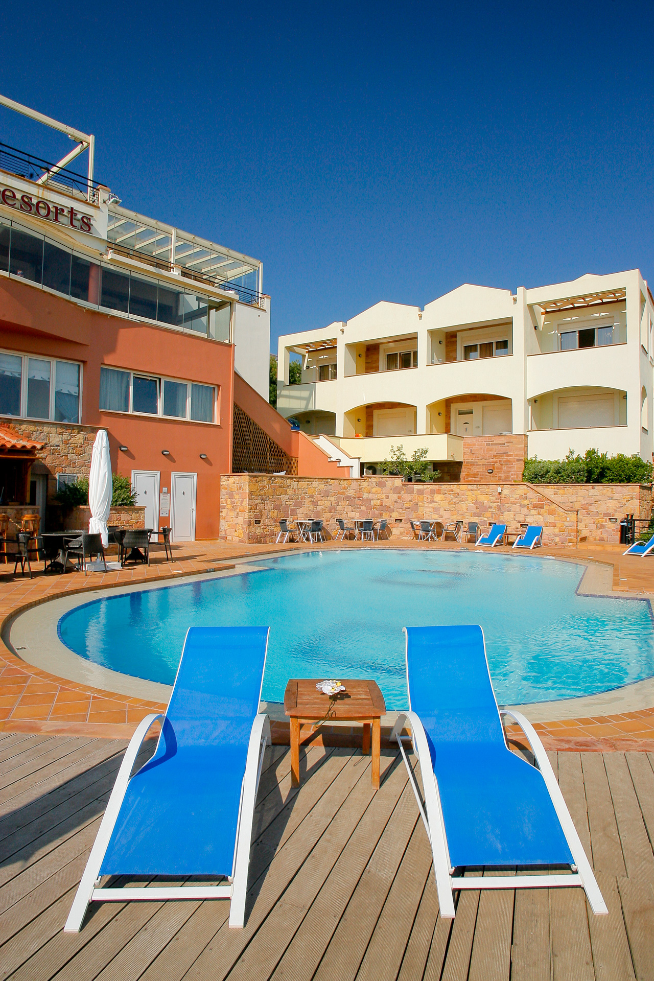 Sea View Resort - lezaljke pored bazena.jpg