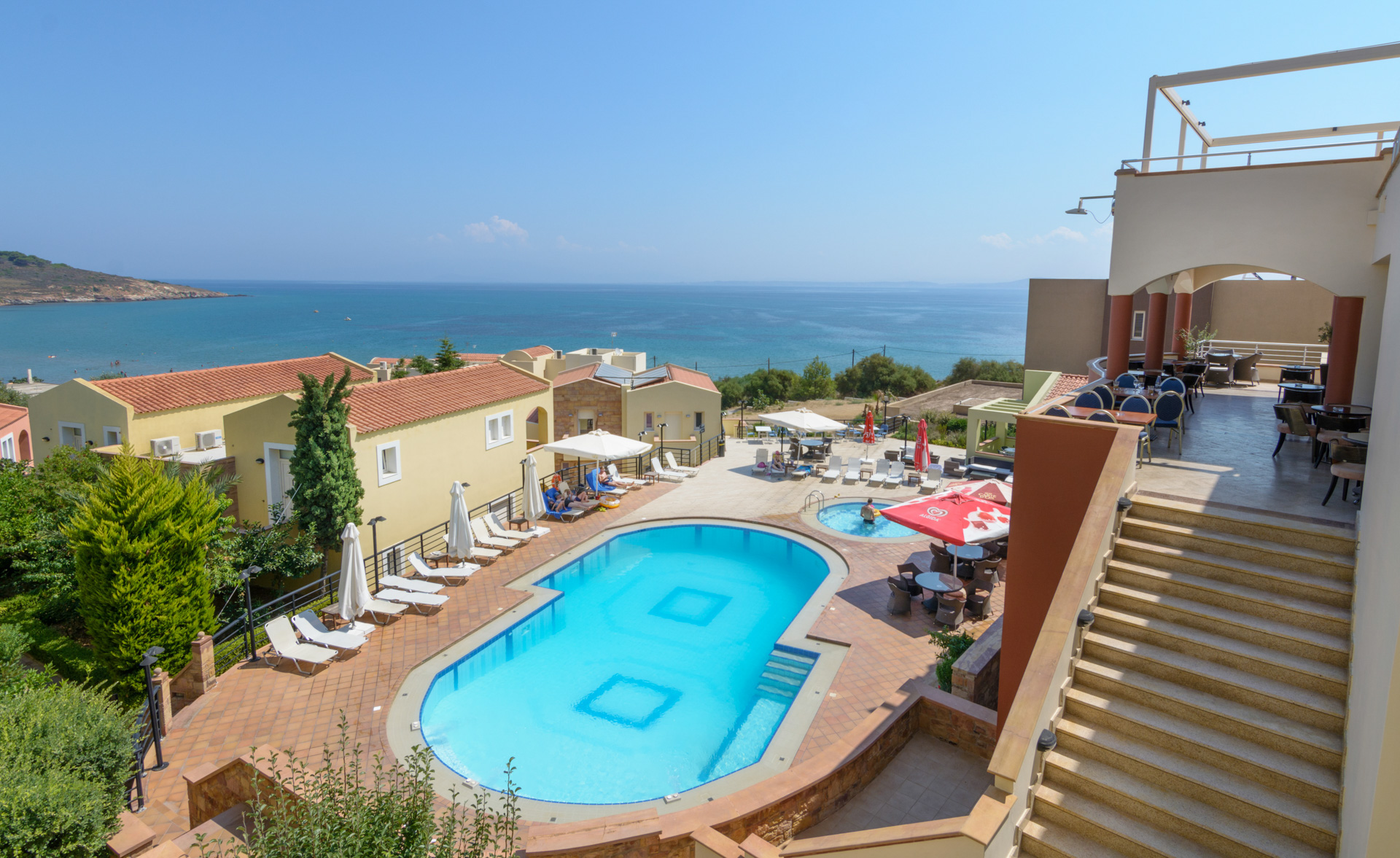 Sea View Resort - pogled ka moru iz objekta.jpg