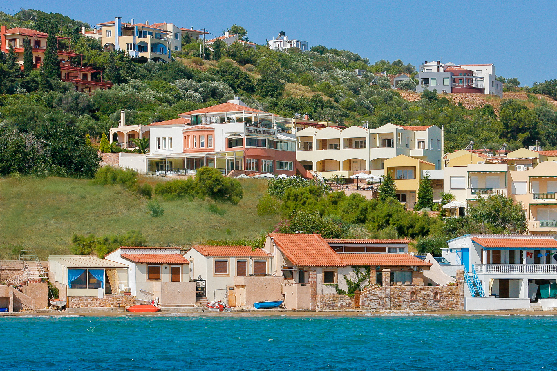 Sea View Resort - pogled na objekat sa mora.jpg