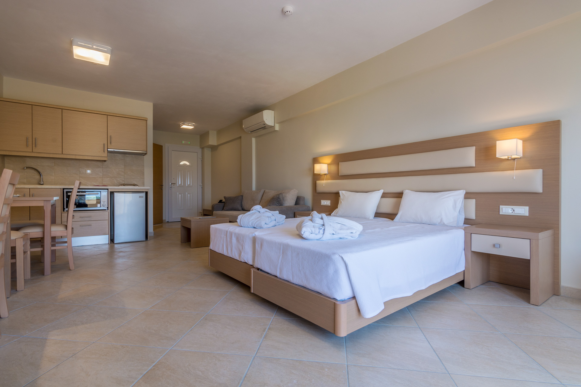 Sea View Resort - soba sa twin lezajevima.jpg