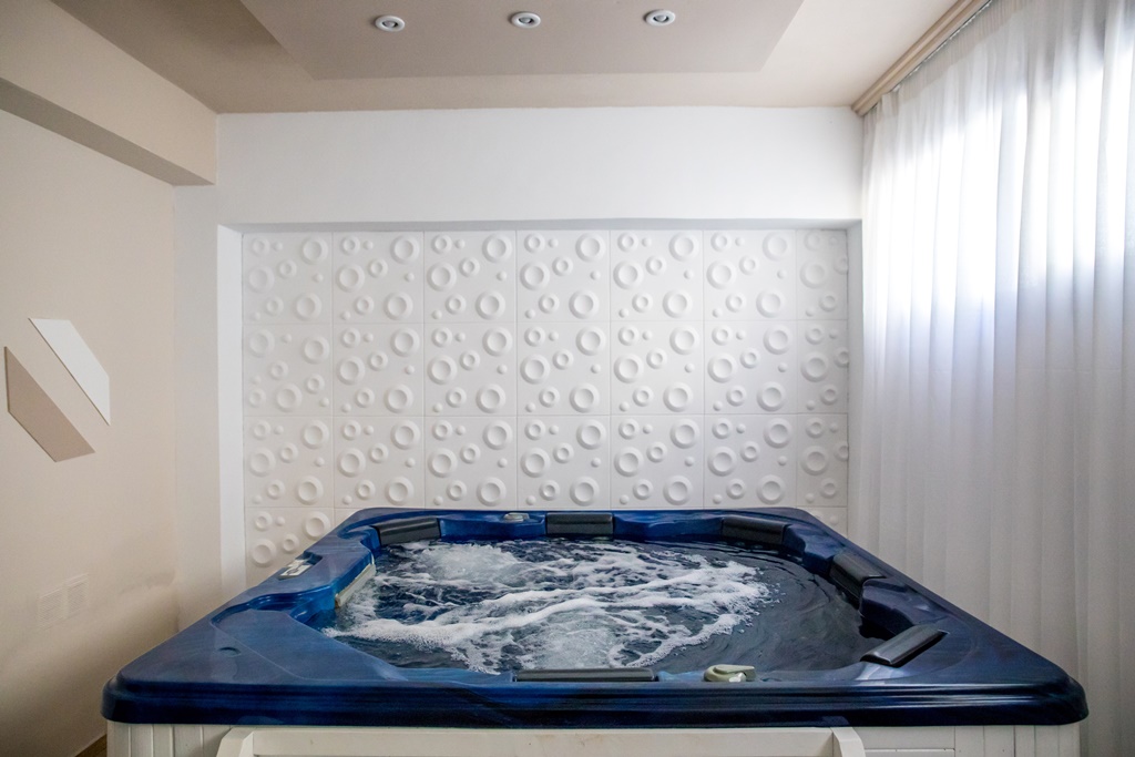 Skopelos Holidays Hotel _ Spa -đakuzi.jpg