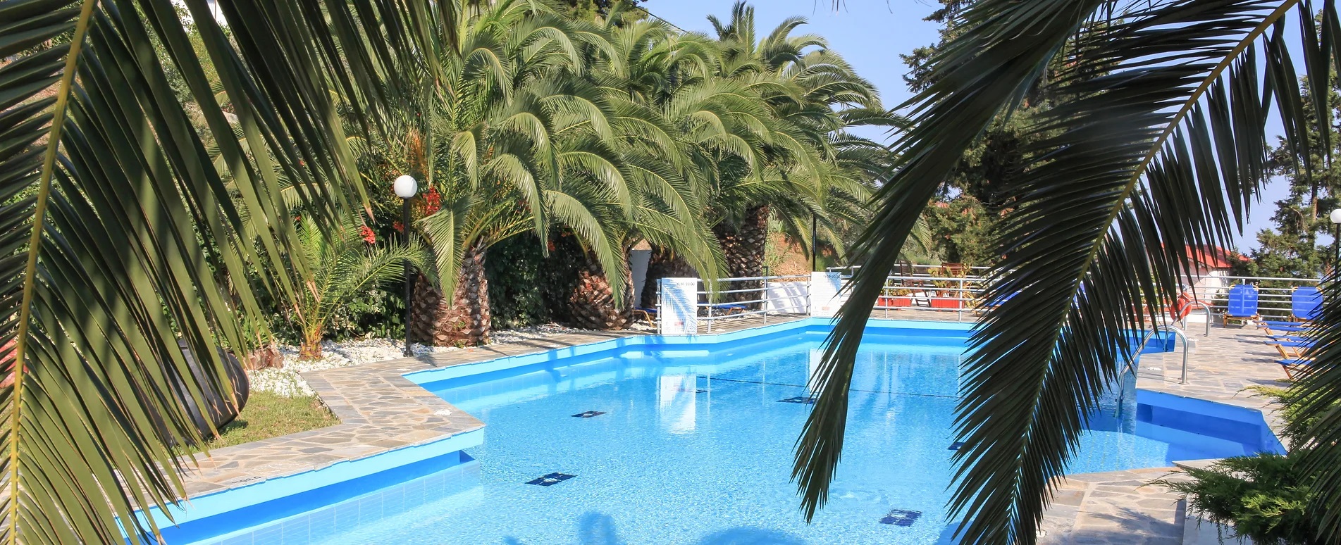 Stafylos Suites-Bazen.jpg