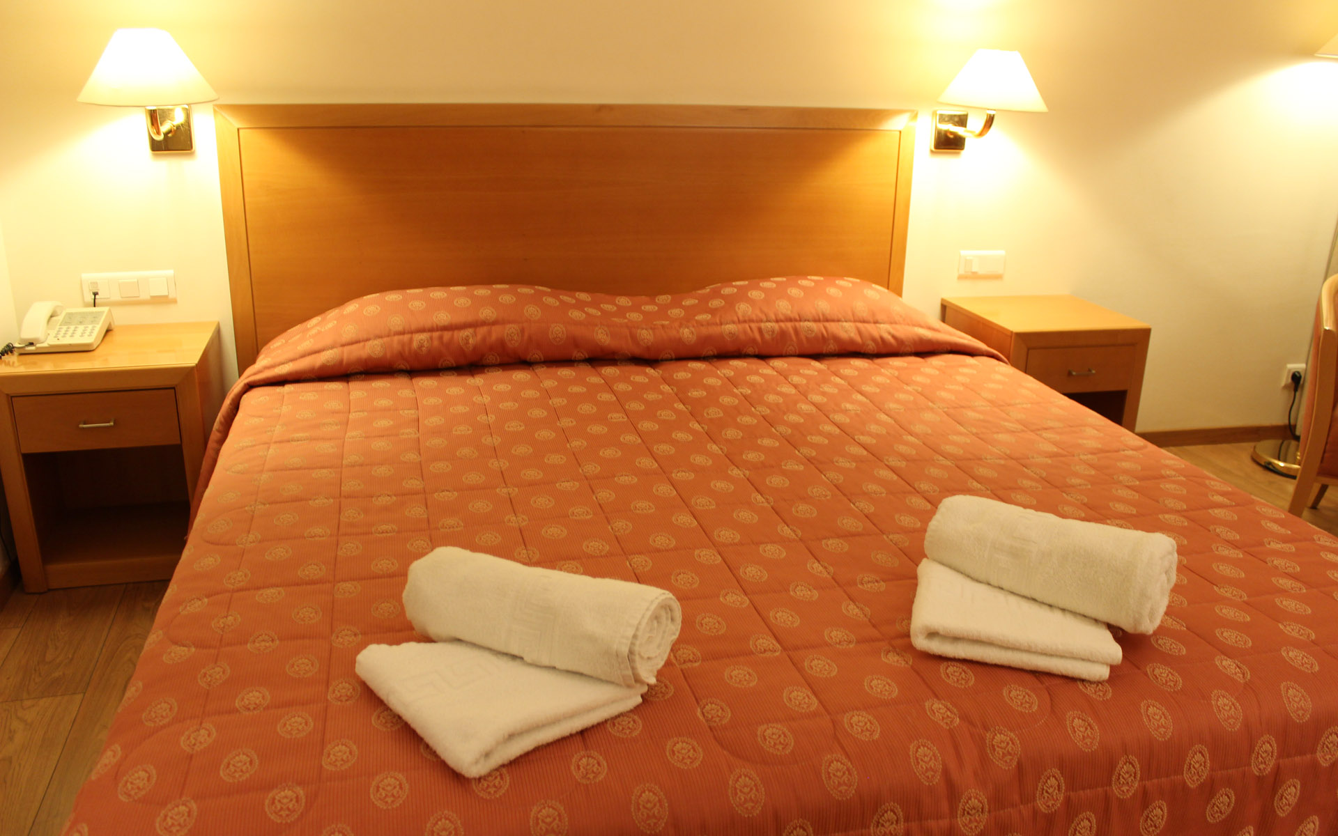 Strada Marina Hotel - francuski lezaj.jpg