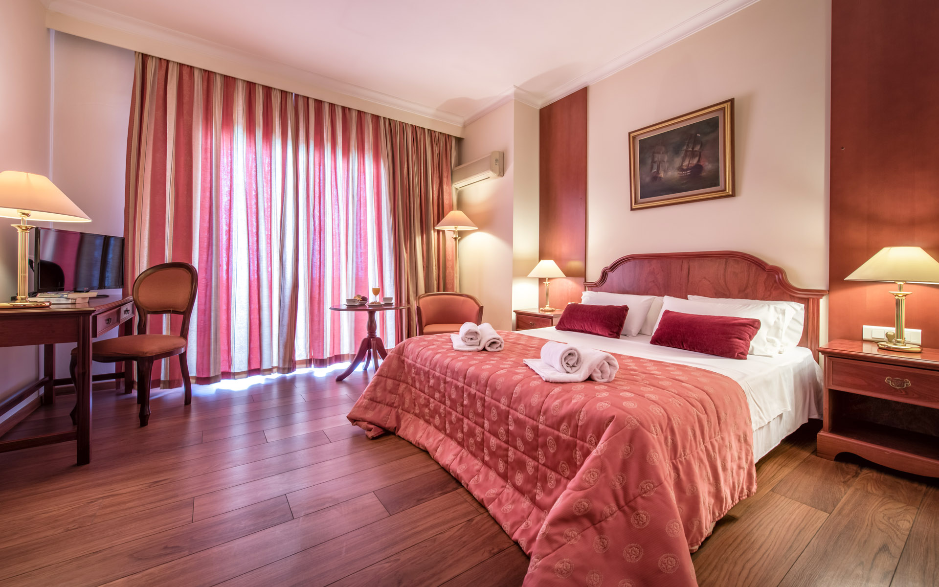 Strada Marina Hotel - pogled ka francuskom lezaju.jpg