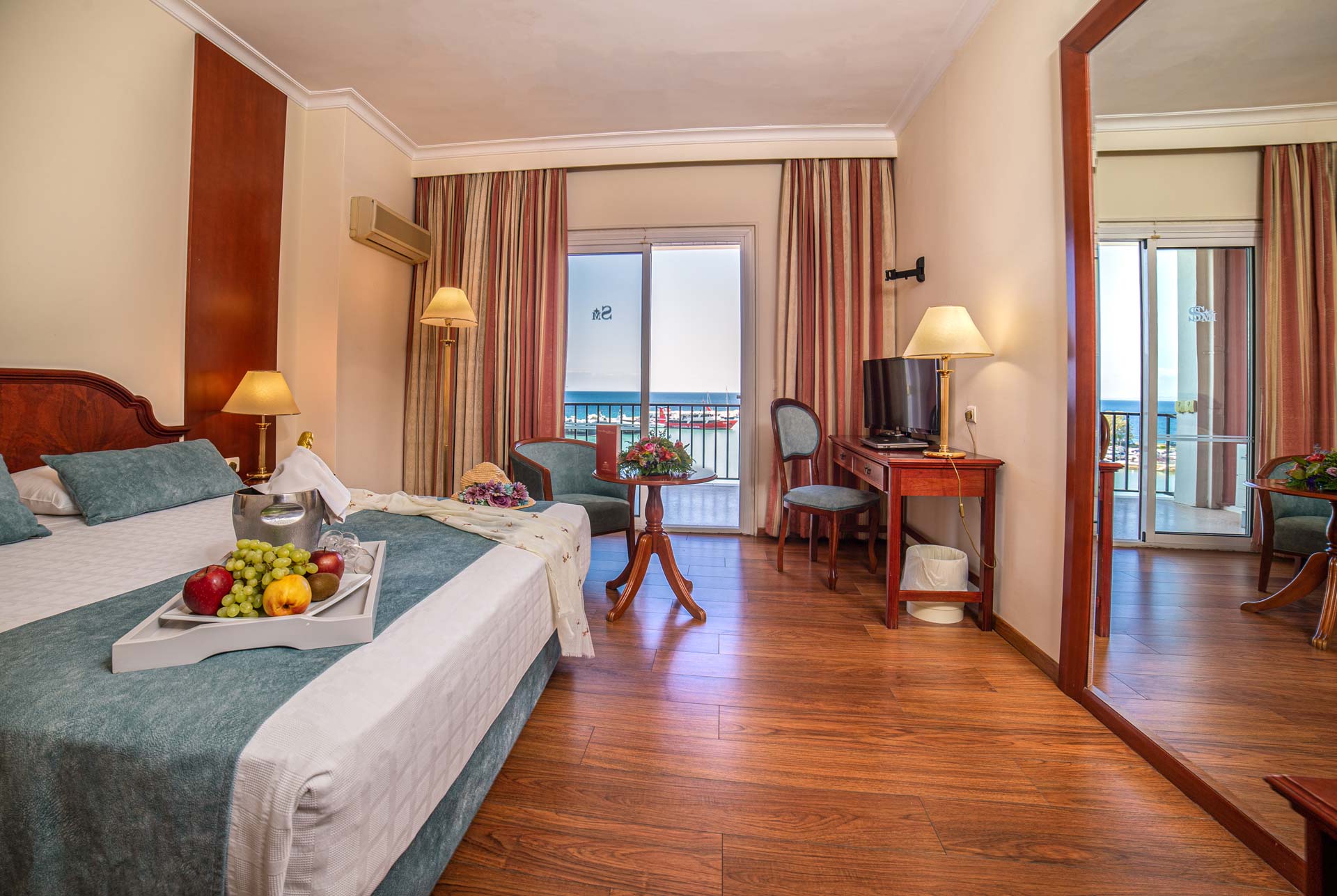 Strada Marina Hotel - pogled na sobu iz drugog ugla.jpg