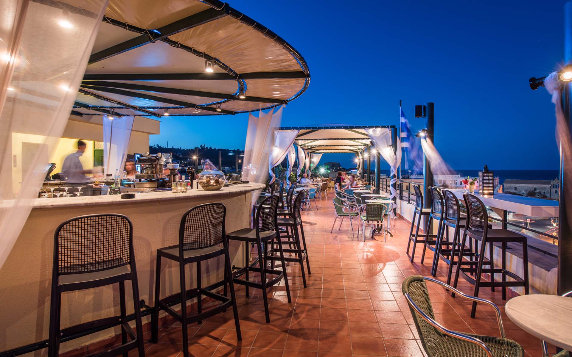 Strada Marina Hotel - restoran na krovu drugi ugao.jpg