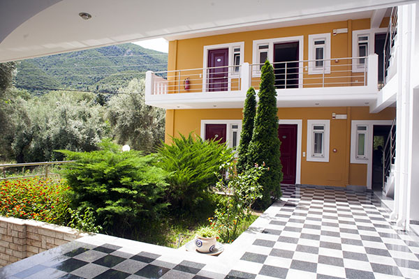 Summertime Inn - bašta.jpg